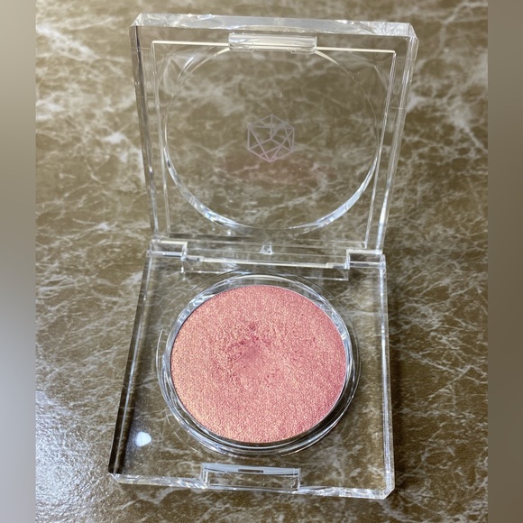Em Cosmetics Cosmic Pearl Dewy Eyeshadow - Picture 2 of 3